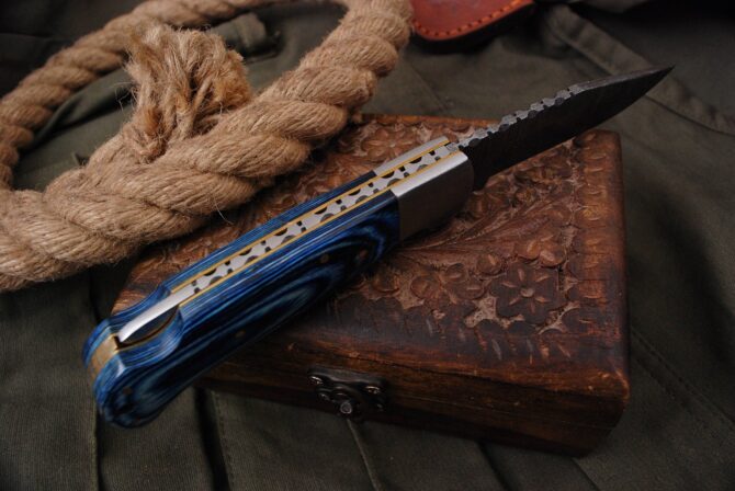 Hand Made Damascus Super Sharp Blade Pocket Folding Knife