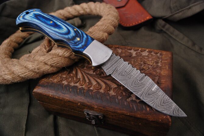 Hand Made Damascus Super Sharp Blade Pocket Folding Knife