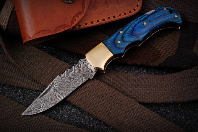 Hand Made Damascus Super Sharp Blade Pocket Folding Knife