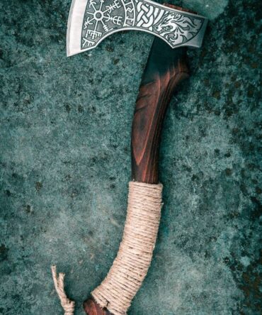 Custom Engraved Viking Fenrir Axe – Hand-Forged Norse Vegvísir Bearded Hatchet